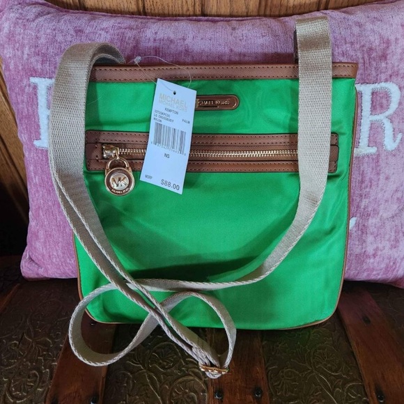 NWT Michael Kors Kempton Palm Green Nylon Cross Body Bag - Picture 2 of 7